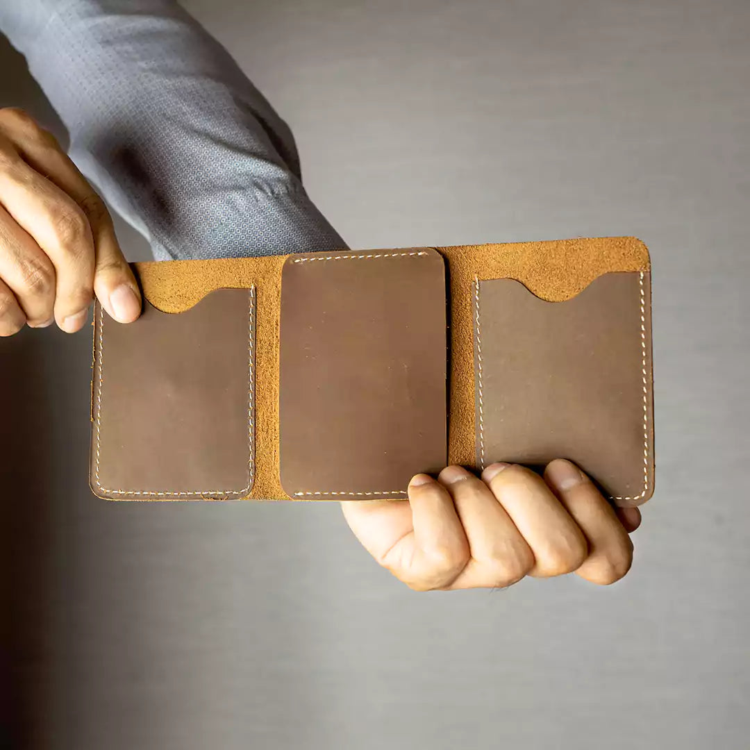 trifold leather card wallet pakistan